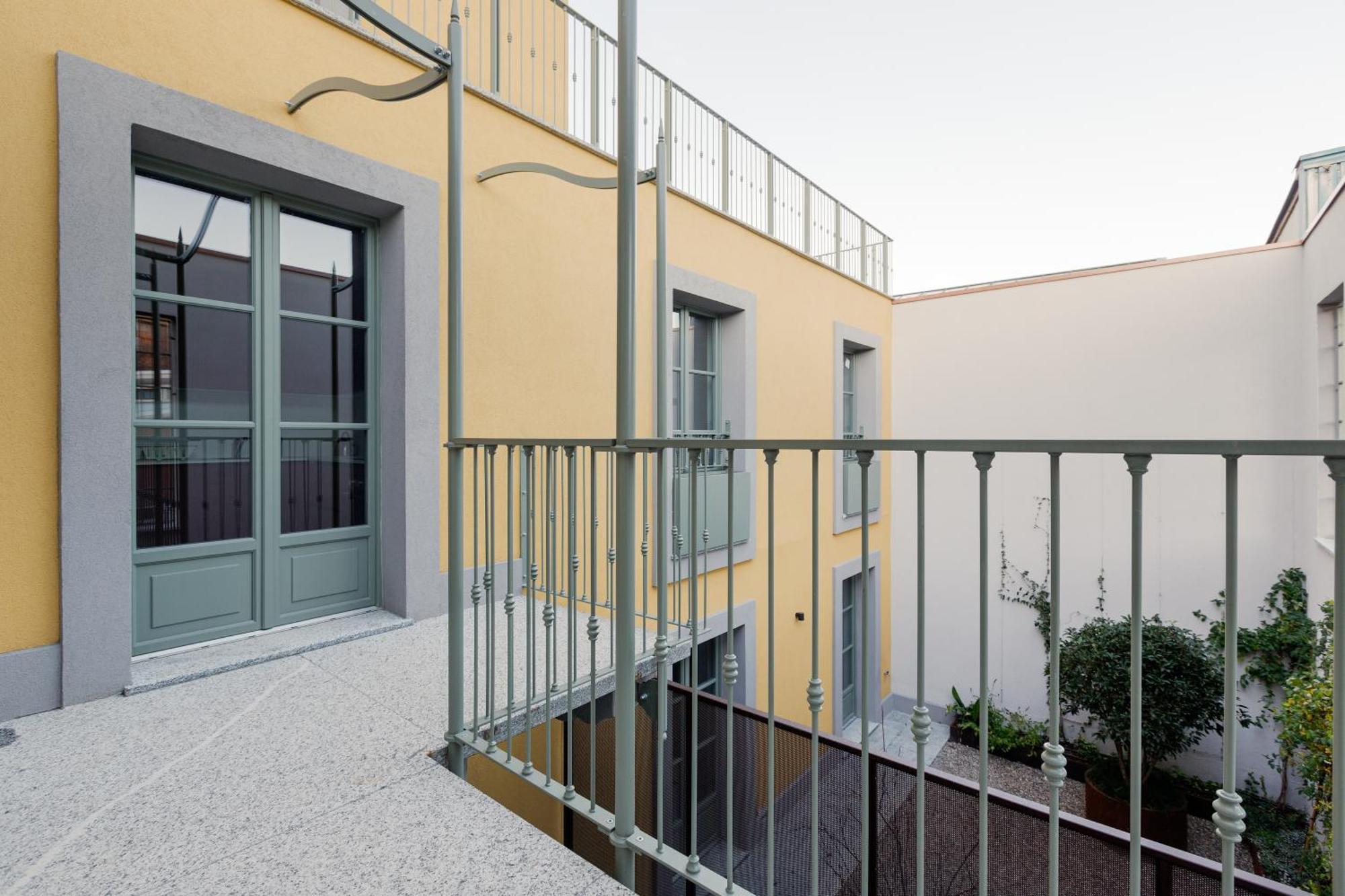 Modern Apartment In Milan With Balcony Ngoại thất bức ảnh
